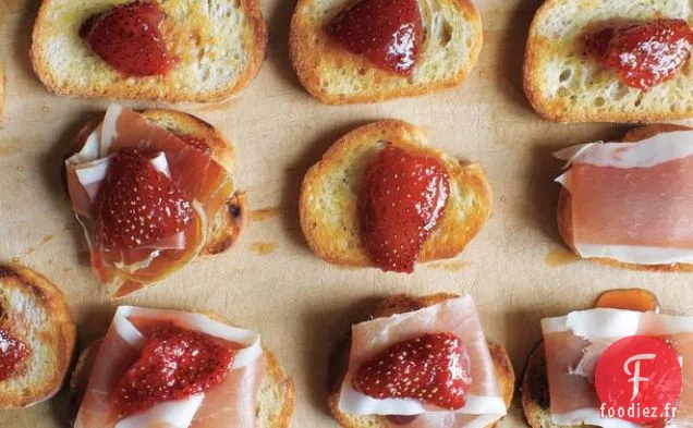 Fraises conservées et Jamón Serrano sur de Petits Toasts de 'Canal House Cuisine Tous les jours