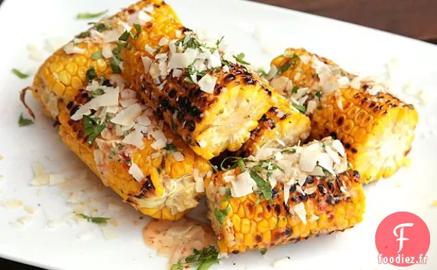 Maïs Grillé avec Mayo Pimentée Épicée, Noix de Coco et Sauce de Poisson