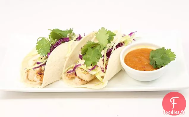 Tacos de Poisson Mahi Mahi avec Salade de Chou Chipotle et Sauce à l'Ananas Rôti