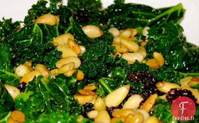 Chou Frisé Aux Groseilles Et Aux Pignons De Pin