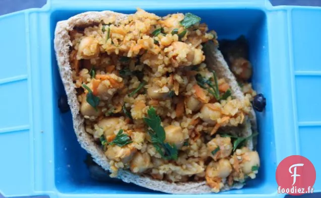 Poches Pita au Boulgour avec Pois Chiches Épicés, Carottes et Tahini