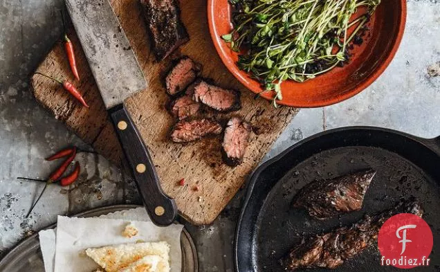 Steak de Suspension Poivré avec des Gâteaux de riz Croustillants de 'Treme