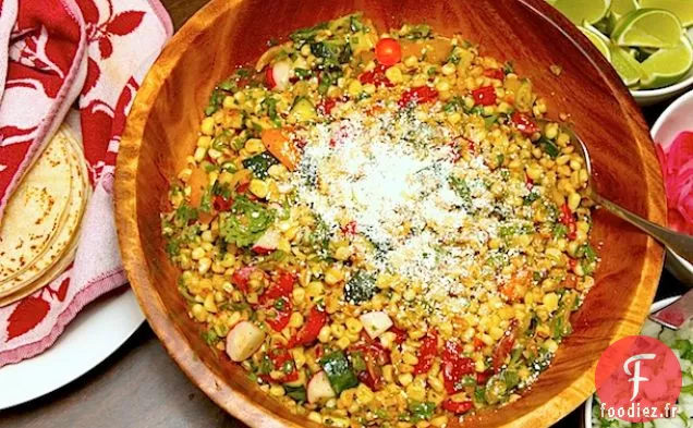 Salade de Maïs Carbonisé et Tomates Cerises aux Courgettes et Radis