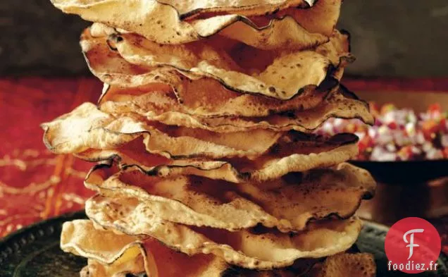 Poppadums avec Trempette à l'Oignon Épicé au Chili et à la Grenade à l'Avocat de la Cuisine Indienne Dépliée