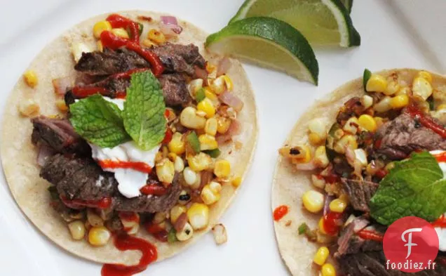 Tacos de Steak à la Poêle Facile Avec Maïs Carbonisé et Sriracha