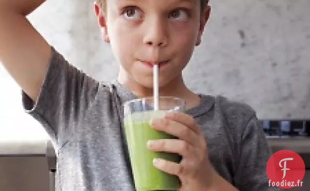 Smoothie Au Chou Frisé, À L'Ananas Et Au lait D'Amande