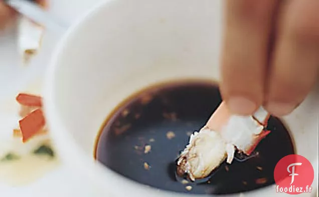 Crabes Bleus Cuits à la Vapeur avec Trempette au Gingembre Noir