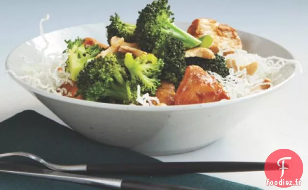 Poulet et Brocoli avec Nouilles Croustillantes