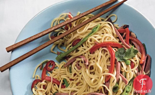 Nouilles aux Œufs Chinoises au Canard Fumé et Pois Mange-tout