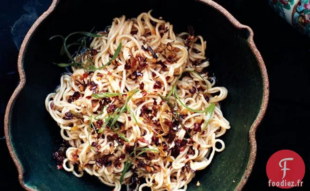 Nouilles au Sésame à l'Huile de Chili et Oignons Verts