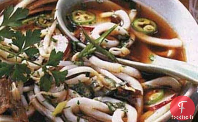 Soupe de Boeuf Vietnamienne Épicée et de Nouilles