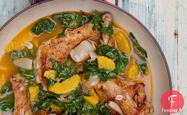 Poulet au Vinaigre de Canne avec Oignons Perlés, Orange et Épinards