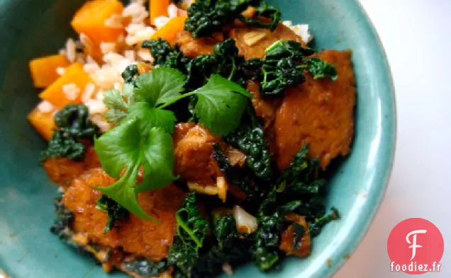 Tempeh Glacé À L'Orange Avec Du Chou Frisé Et Du Riz À La Patate Douce