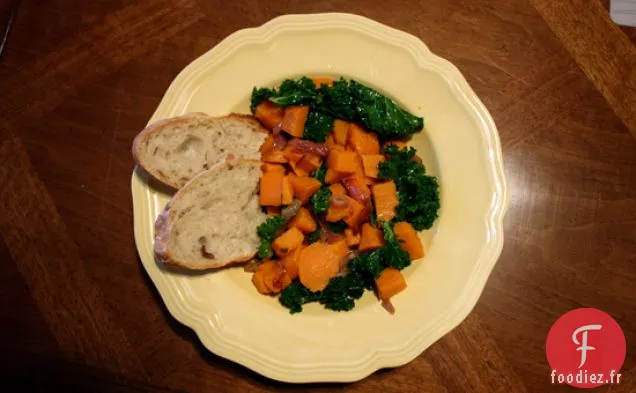 Patates Douces Au Chou Frisé, Oignon Rouge Caramélisé Et Sauge Fraîche