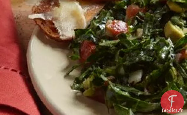 Salade De Chou Frisé Toscan Râpé, Tomate Et Avocat