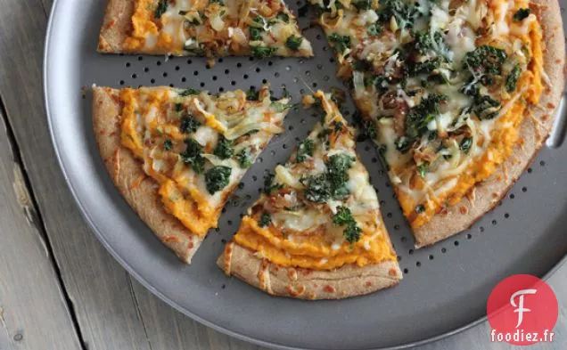 Pizza Aux Patates Douces Avec Chou Frisé Et Oignons Caramélisés