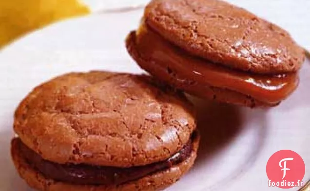 Macarons au Chocolat Fourrés au Chocolat ou au Caramel