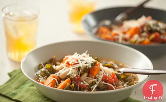 Soupe De Chou Frisé Et De Haricots Blancs
