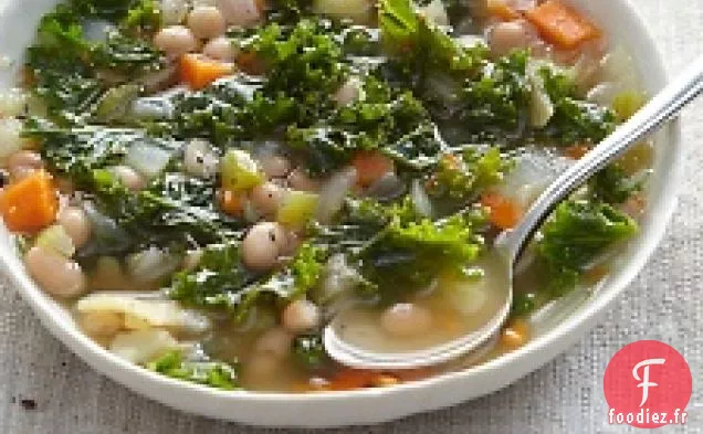 Ragoût De Chou Frisé, De Haricots Blancs Et De Pommes De Terre