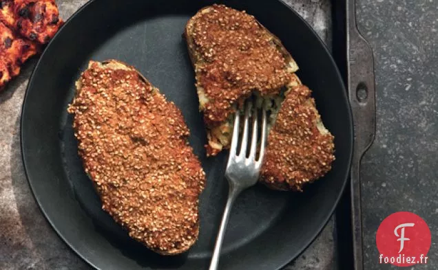 Pommes de Terre Farcies au Fromage avec Pâte d'Épices au Yogourt et Croûte de Graines de Sésame