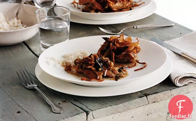 Poulet Braisé Aromatique aux Oignons Frits