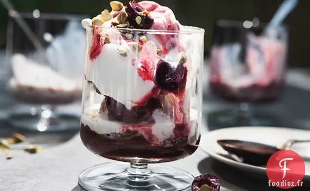 Sundaes Spumoni avec Sauce Fudge Chaude Espresso