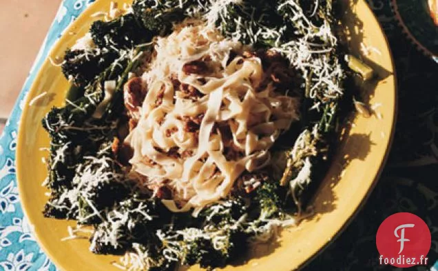 Fettuccine à la Saucisse, à la Sauge et à l'Ail Croustillant