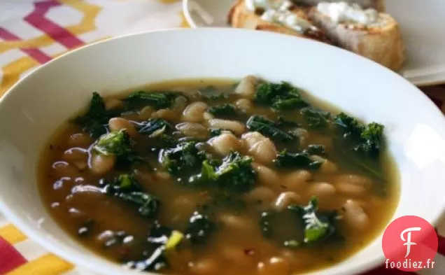 Soupe De Chou Frisé Et De Haricots Blancs