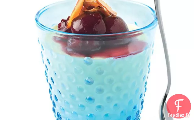 Panna Cotta Aux Amandes Garnies De Cerises