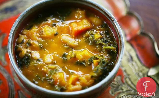 Soupe De Chou Frisé Et De Légumes Rôtis