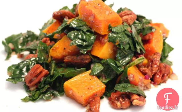 Salade De Chou Frisé Avec Courge Musquée Rôtie Et Pacanes Épicées