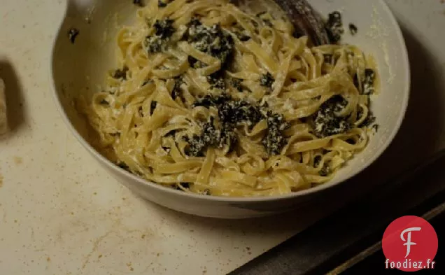 Tagliatelles Au Chou Frisé Braisé Et À La Ricotta