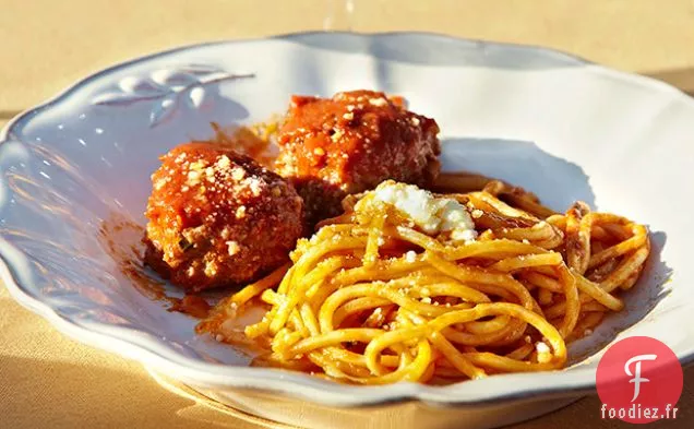 Pâtes Grillées aux Boulettes de Viande Grillées