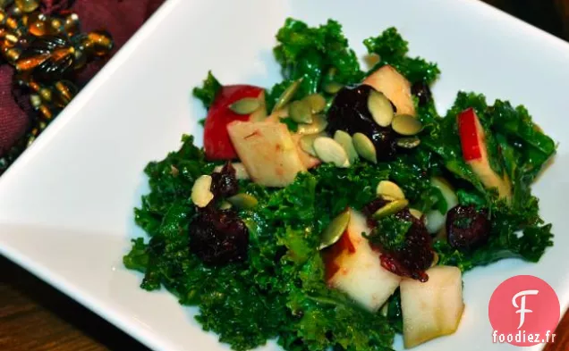 Salade De Chou Frisé D'Automne Avec Vinaigrette Aux Canneberges