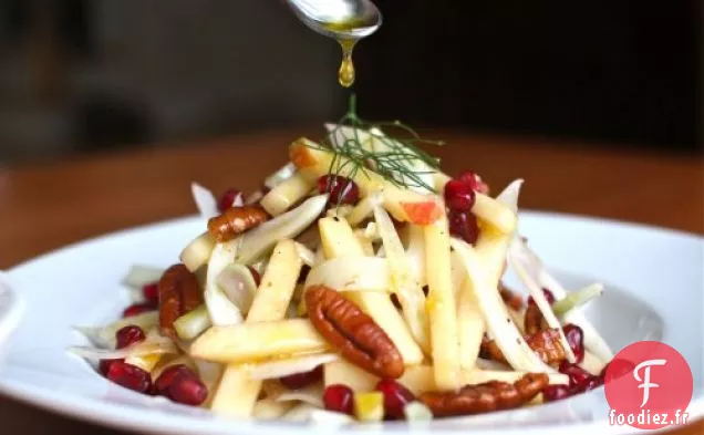 Salade De Chou Frisé Avec Vinaigrette À L'Érable et aux Graines De pavot