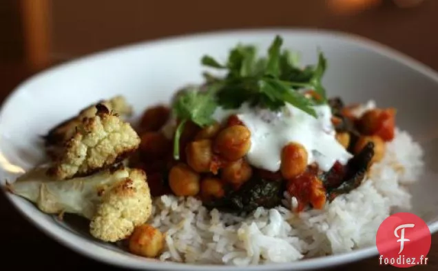 Pois Chiches Épicés Au Gingembre Et Sauce Au Yogourt Au Chou Frisé Et Au Citron Vert