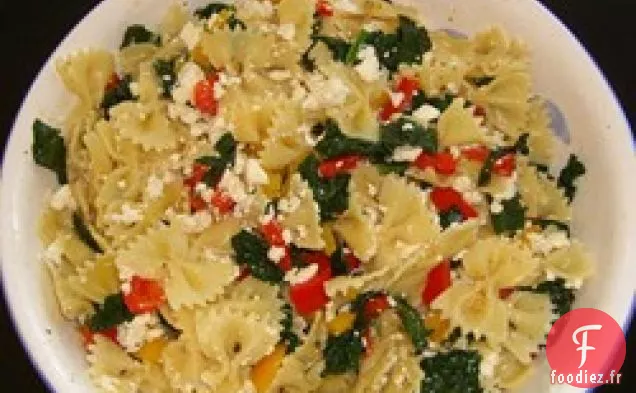 Mélanger les Pâtes au Poivron avec du chou Frisé