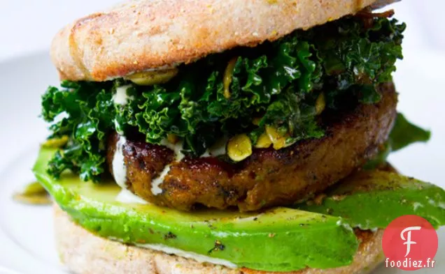 Sandwich au petit déjeuner Shamrock. Chou. Pépites. Sauce Jalapeno