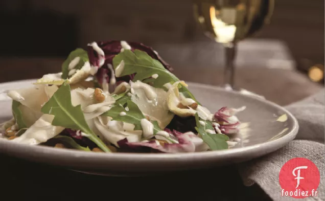 Salade D'Endives Avec Vinaigrette Crémeuse Aux Pignons De Pin Et Parmesan Rasé