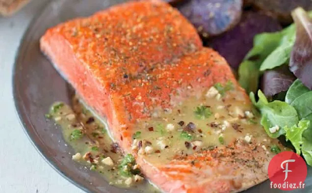 Saumon Rouge À La Planche De Cèdre Et Vinaigrette Aux Noisettes