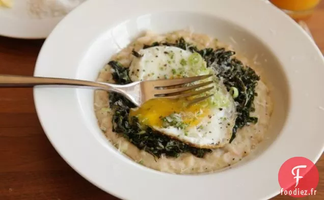 Purée de Haricots Blancs au Fromage Avec du Chou Frisé, du Parmesan et un Œuf au plat