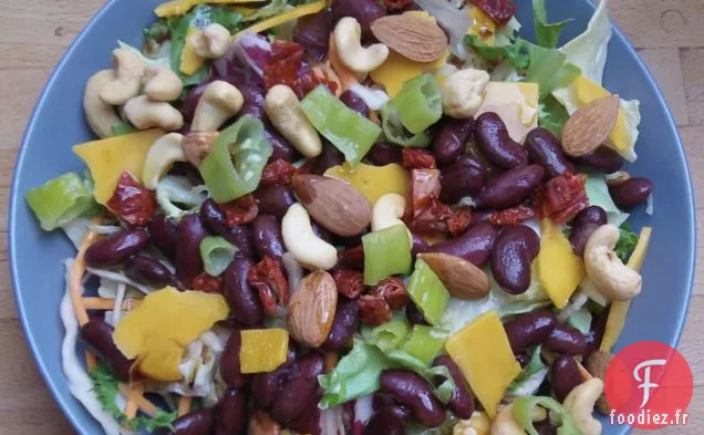 Salade épicée aux Haricots Rouges, au Cheddar et aux noix