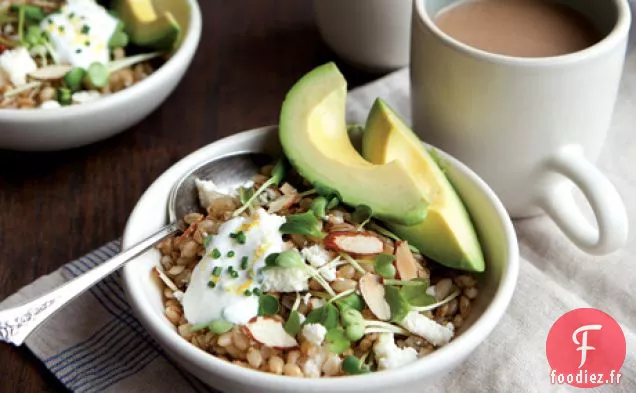 Bol d'Orge Californien avec Sauce au Yogourt Citronné