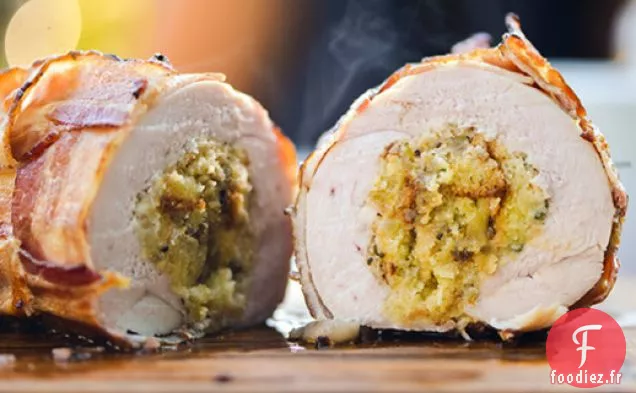Poitrine De Dinde Enveloppée De Bacon Avec Farce Au Pain De Maïs