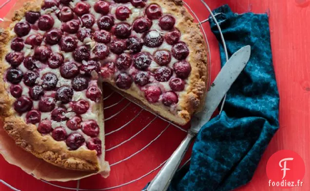 Tarte aux Cerises et au Massepain aux Amandes Grillées