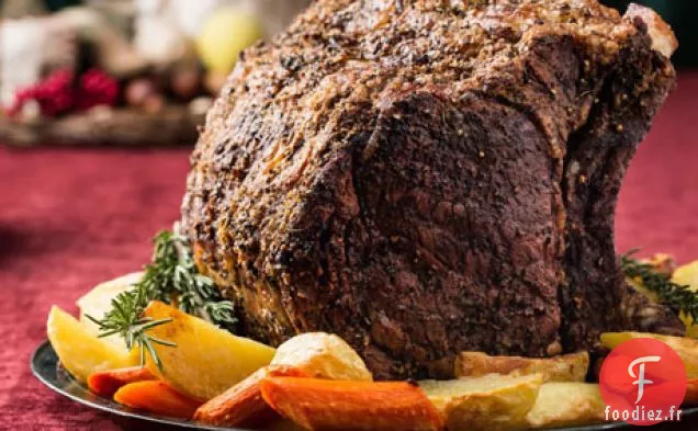 Rôti de Côte de Bœuf en Croûte d'Herbes avec Pommes de Terre, Carottes et Jus de Pinot Noir