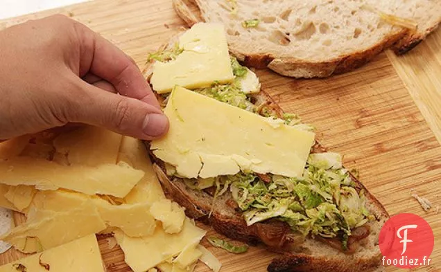Sandwichs au Fromage Grillé aux Choux de Bruxelles