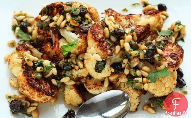 Chou-Fleur Rôti Avec Vinaigrette aux Pignons, Raisins Secs et Câpres