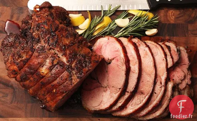 Gigot d'Agneau Désossé Rôti Lentement À l'Ail, au Romarin et au Citron