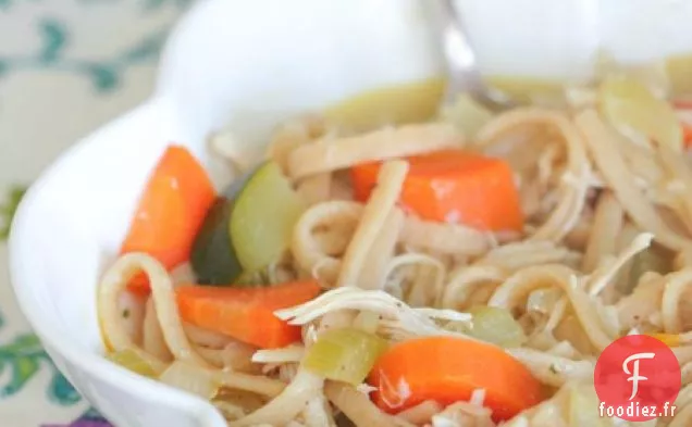 Soupe Classique de Nouilles au Poulet aux Légumes Rôtis